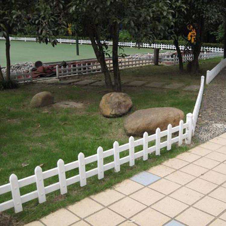 魚(yú)泡網(wǎng)高速公路護(hù)欄安裝