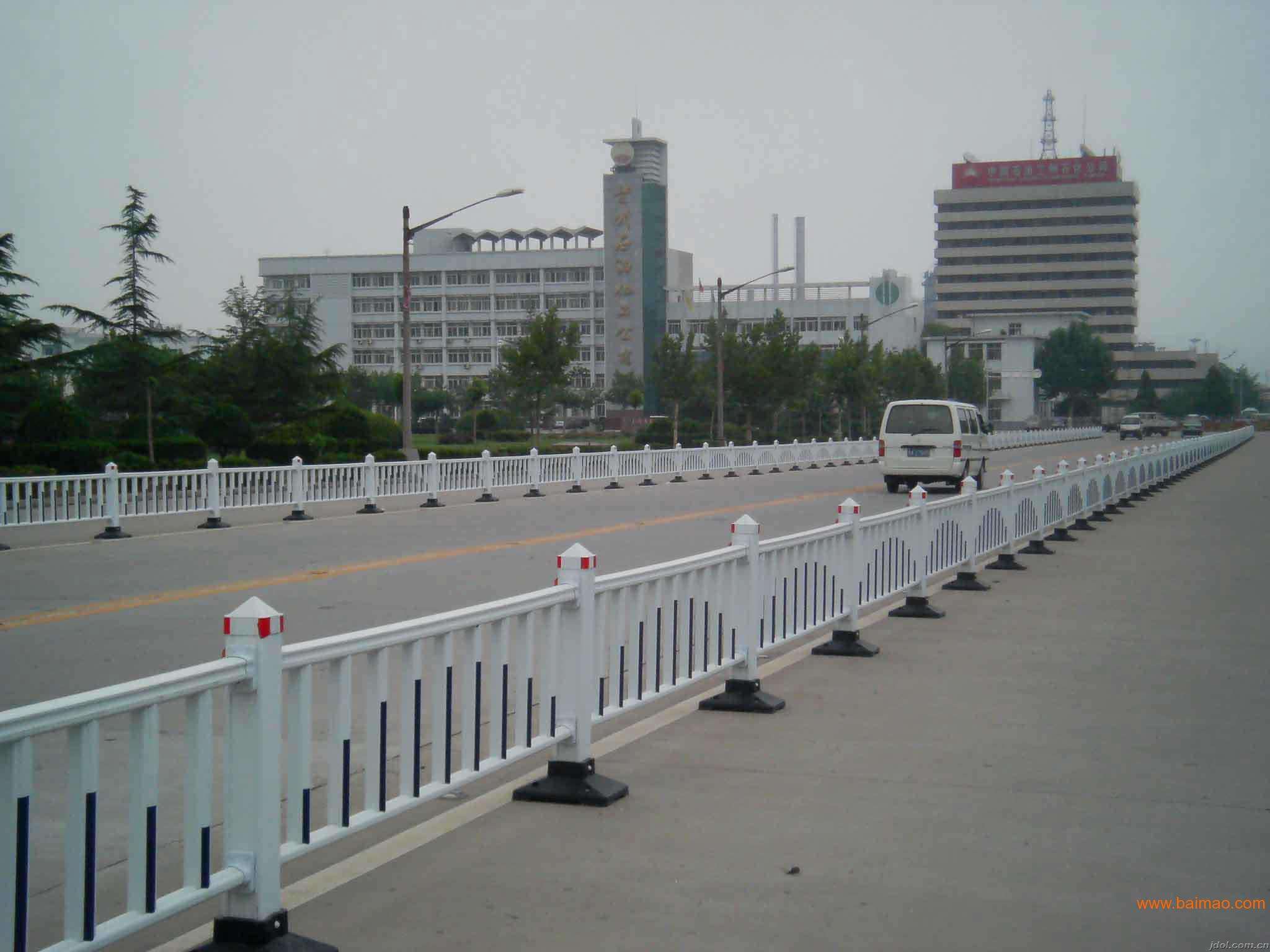 原平高速公路護(hù)欄板滾壓線