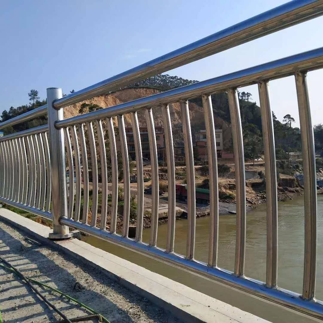 云南高速公路波型護(hù)欄板廠