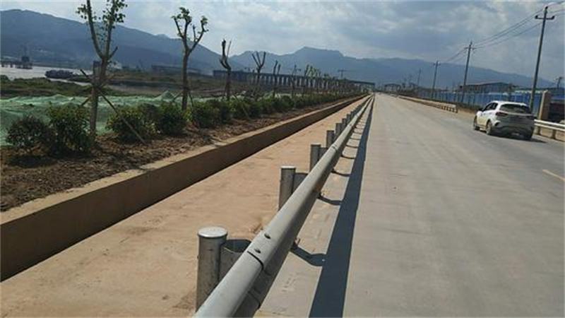 云南高速公路護欄板制造商