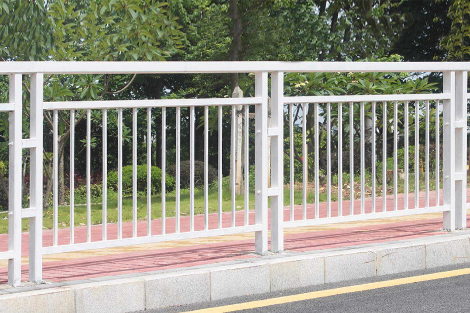 云南高速公路護(hù)欄廠商