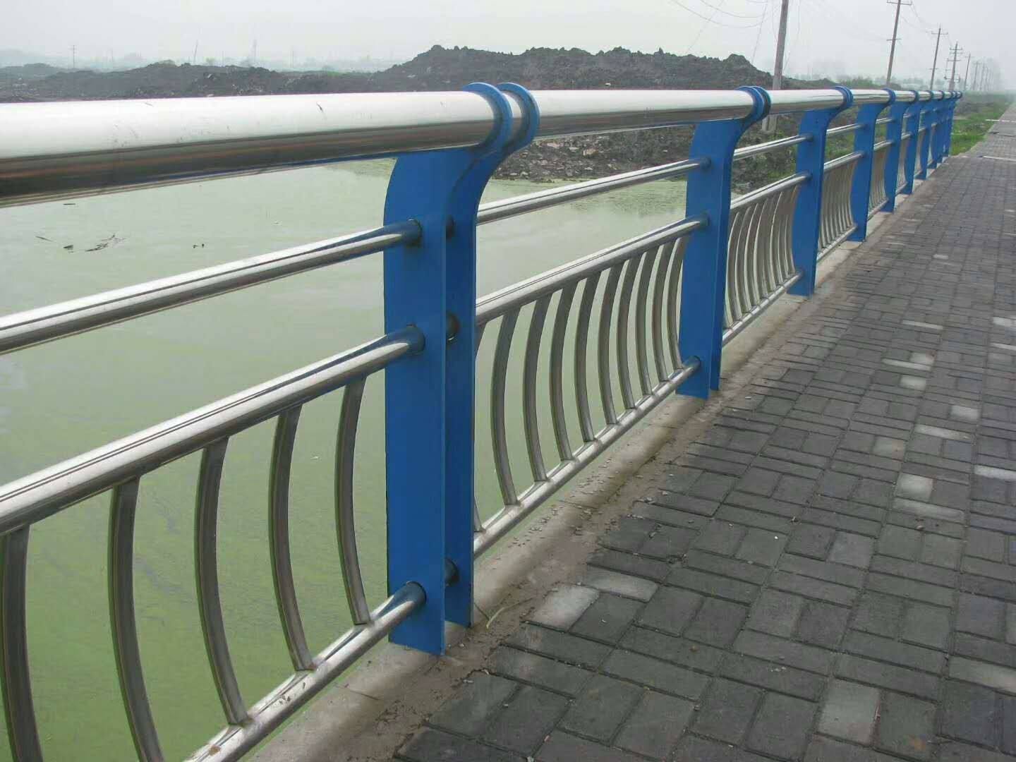 云南高速護(hù)欄板防阻塊
