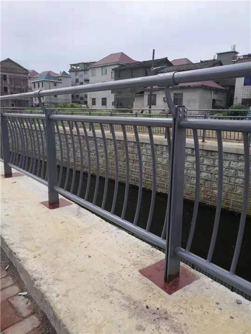 云南高速護欄板哪家好