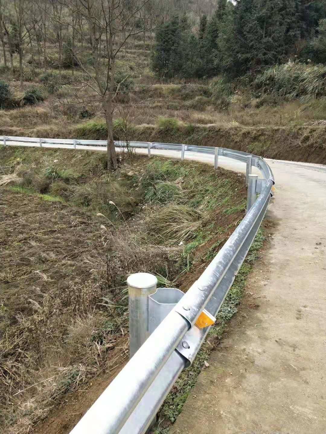 云南高速護(hù)欄板配件