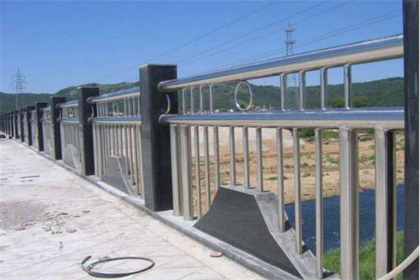 新野縣波形梁高速公路護(hù)欄承接